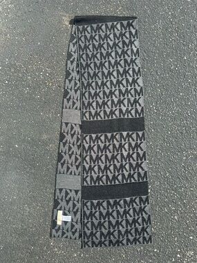 New Michael Kors scarf in black & grey